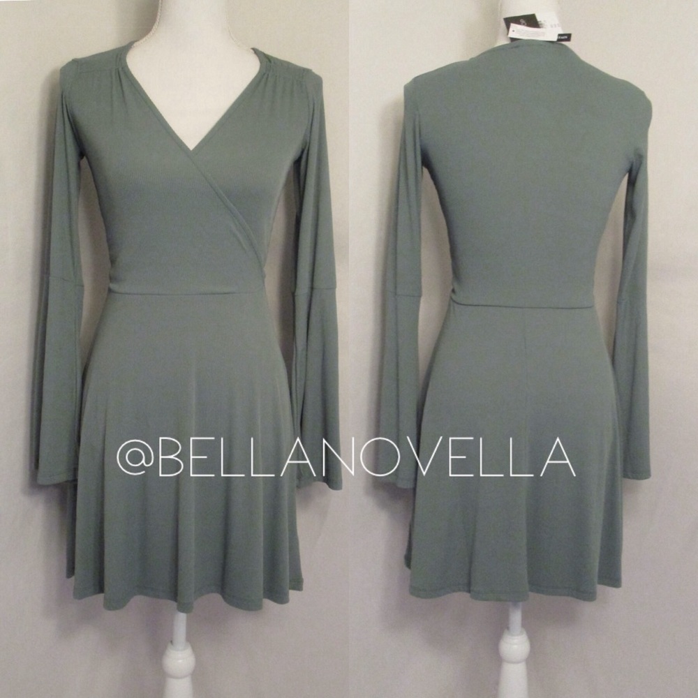 TOPSHOP  Green Bell Sleeve Skater Dress NWT sz 4 - Picture 3 of 7